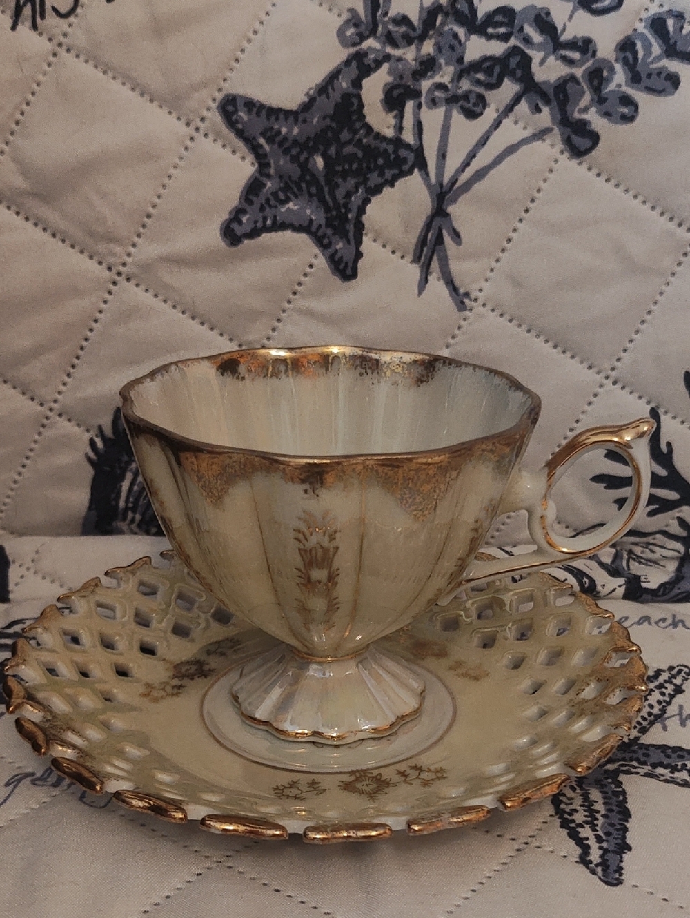 HOME: DELICATE GOLD SHINE TEA CUP & SAUCER SET